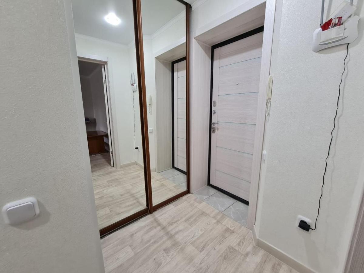 Посуточная Квартира На Мухита C Wi-Fi Uralsk Ngoại thất bức ảnh